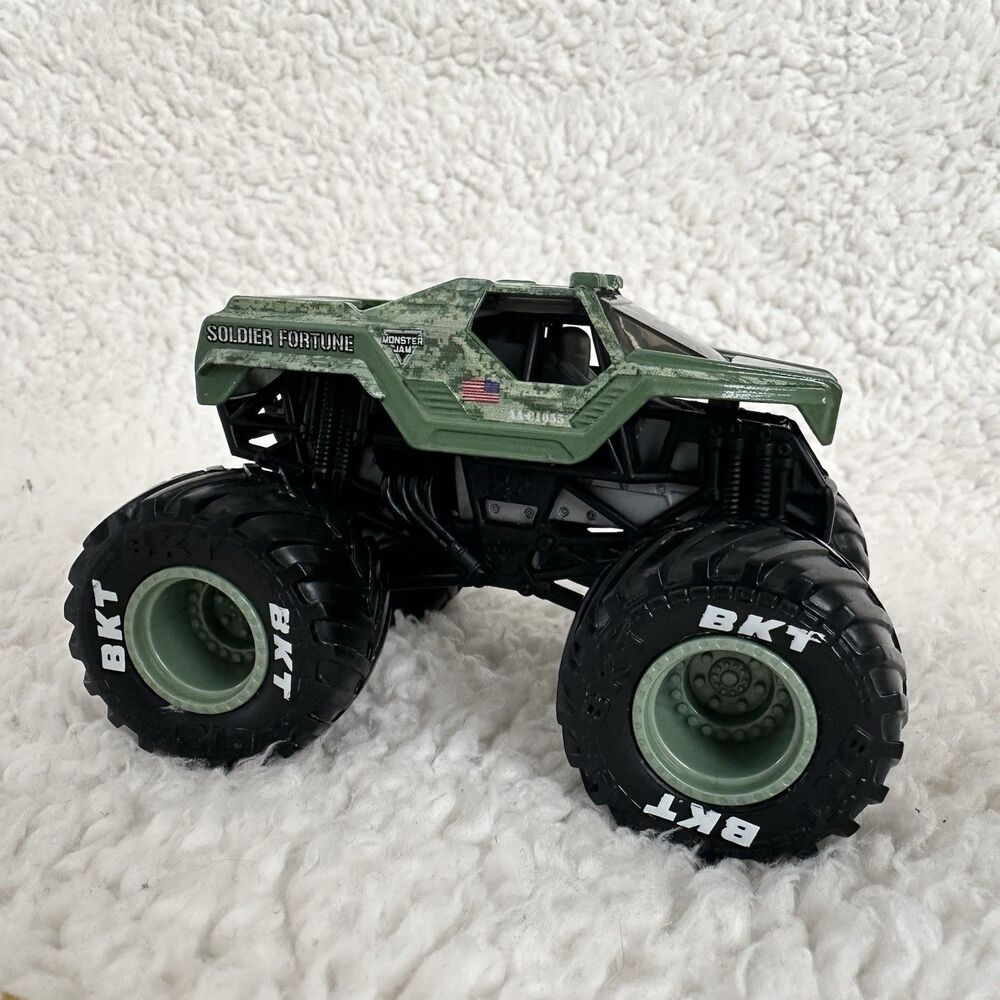 Monster Jam Soldier Of Fortune 1:64 Scale Diecast Monster Truck Green BKT Tires